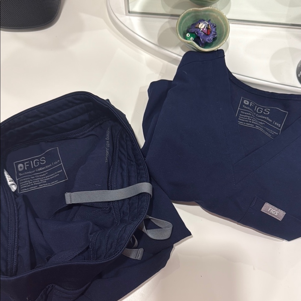 Figs Deep Blue Scrub Set